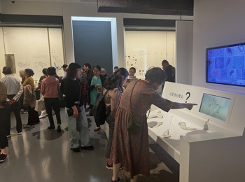 探寻吴文化 欢乐度重阳 ——舟山实验小学组织退休教师参观吴文化博物馆