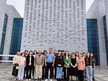 七十五载初心路，党建引领铸辉煌——舟山实小党支部开展十月主题党日活动